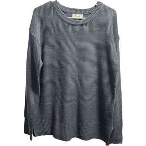 Women's Blue Becrel Size Large Crew Neck Knit Sweater